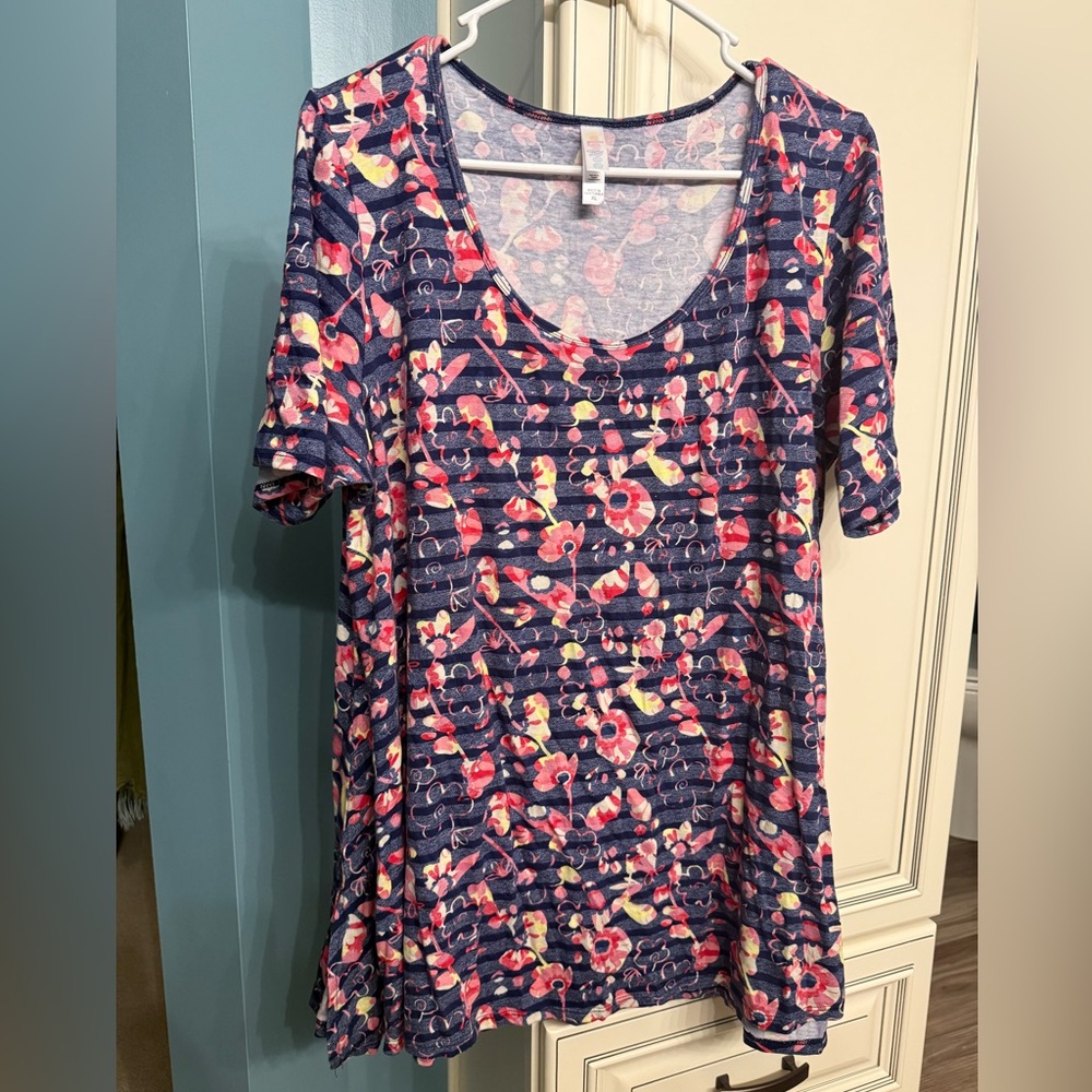 LuLaRoe Perfect T, size XL